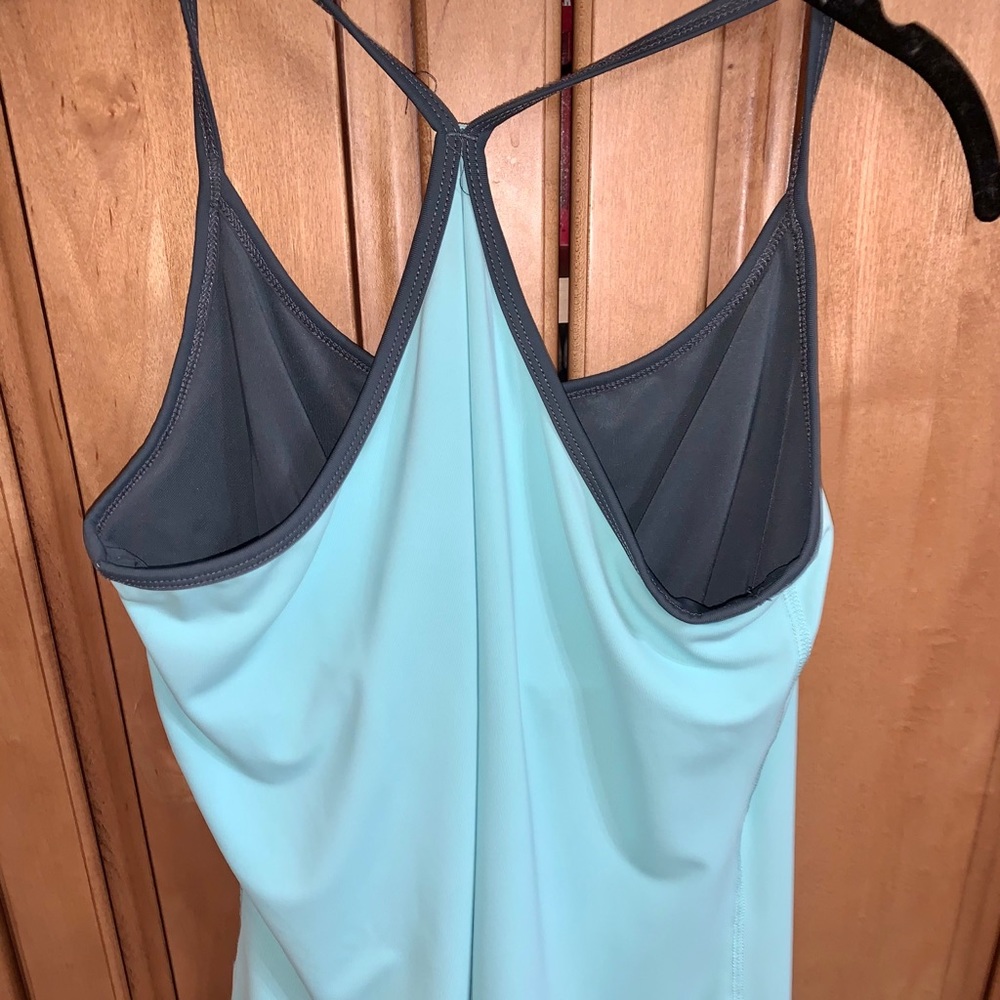 Champion’s Razorback Tank Top - Picture 2 of 4